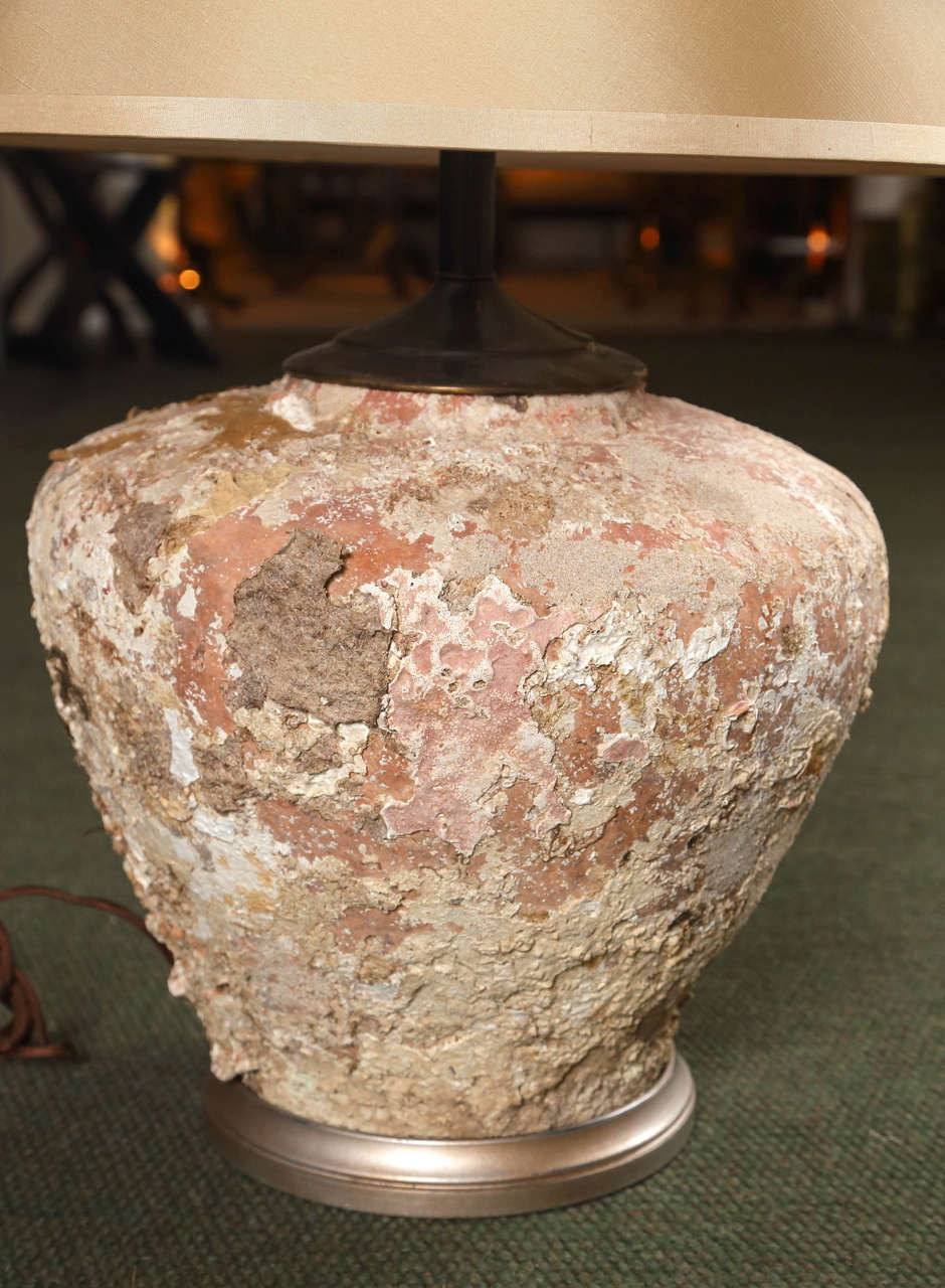 Un vaso di ceramica che ora è una lampada In condizioni buone in vendita a Stamford, CT