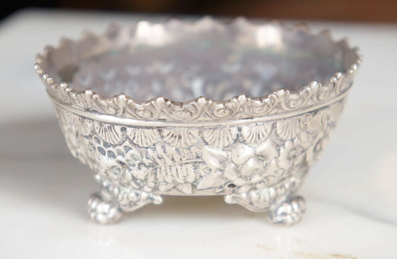 Pair of Tiffany Repousse Sterling Silver Salts In Good Condition For Sale In Hudson, NY