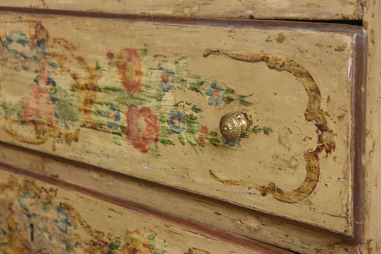 Italian Neoclassic Painted an Parcel-Gilt Two-Drawer Commode, Piedmontese For Sale 4
