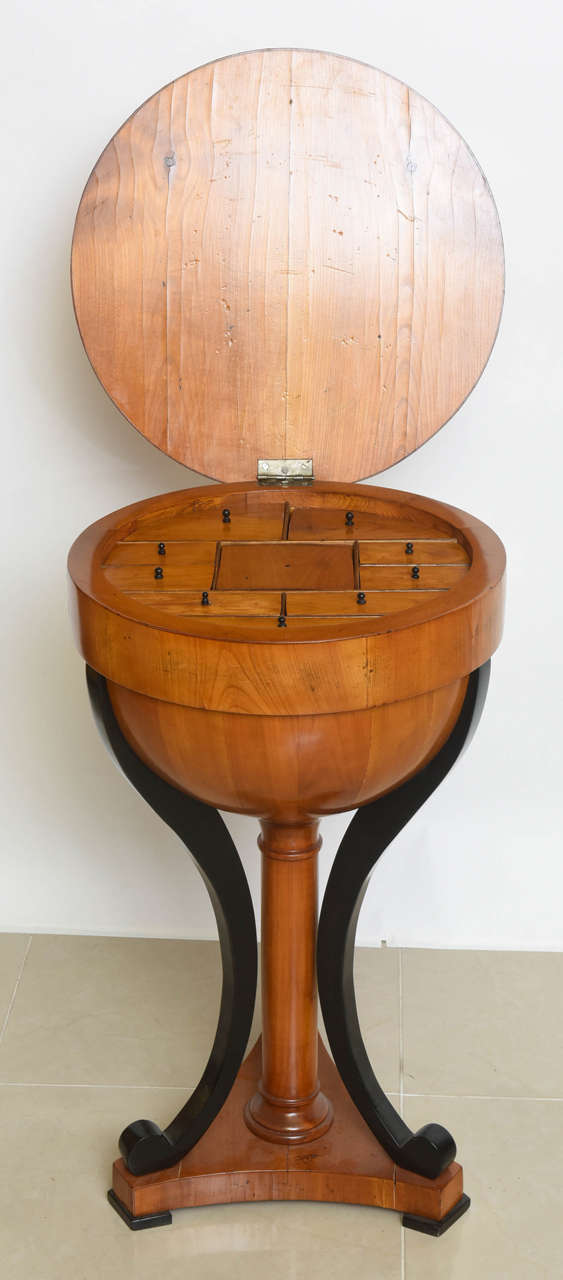 Biedermeier Fruitwood and Ebonized Table/Worktable, Vienna In Excellent Condition In West Palm Beach, FL