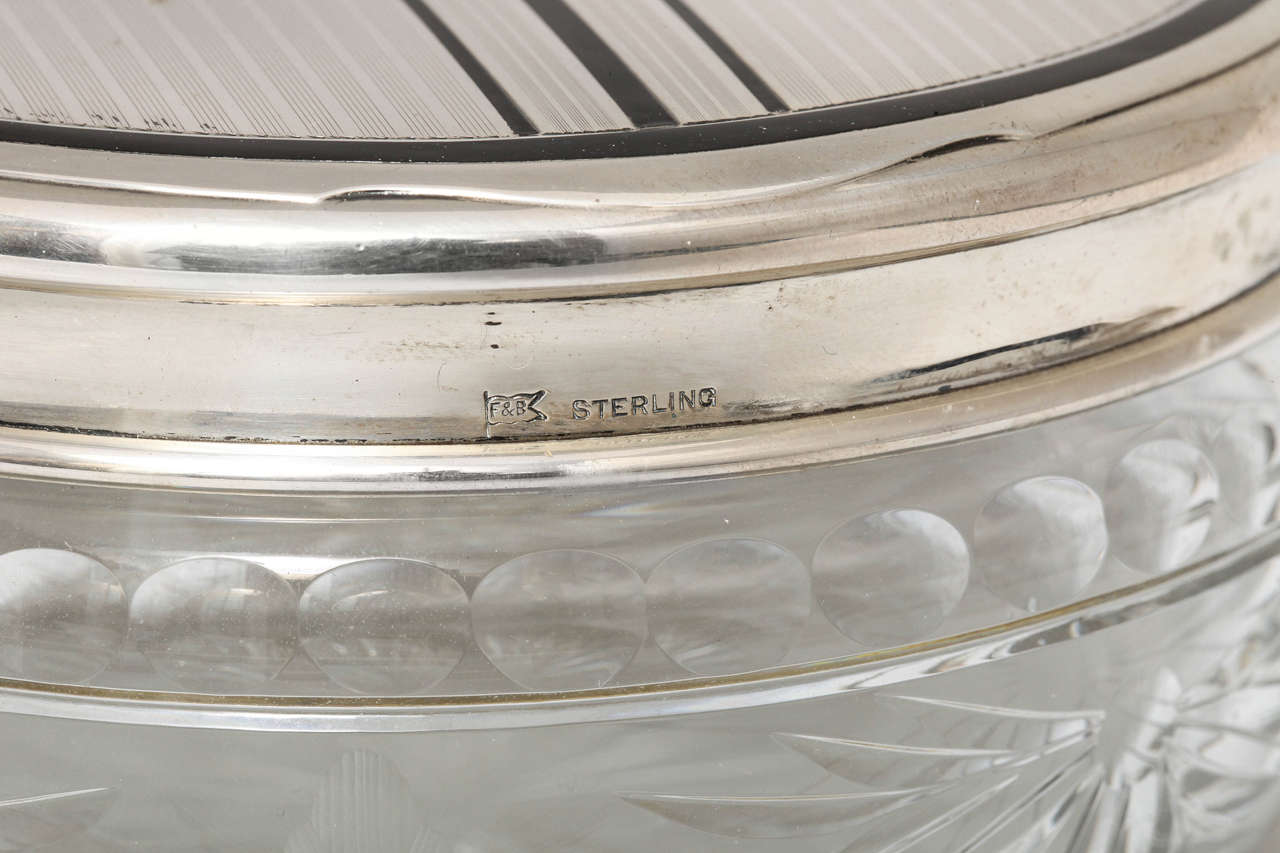 Art Deco Sterling Silver, with Black Enamel Mounted Powder Jar For Sale 1