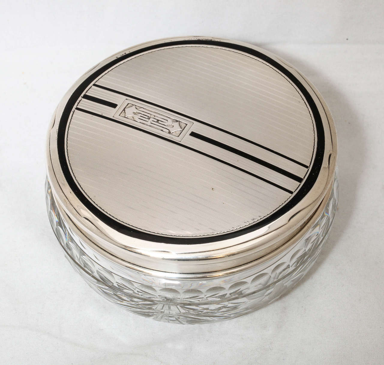 Art Deco Sterling Silver, with Black Enamel Mounted Powder Jar For Sale 2