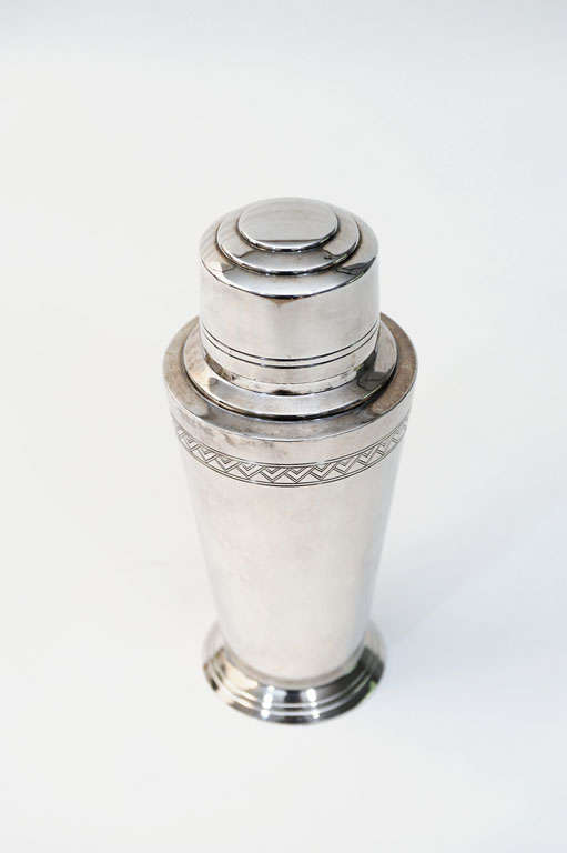 British Cocktail shaker by Keith Murray for Mappin and Webb For Sale