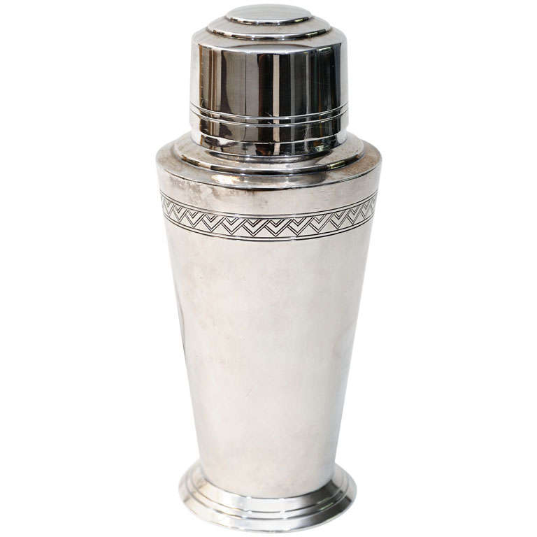 Cocktail shaker by Keith Murray for Mappin and Webb For Sale