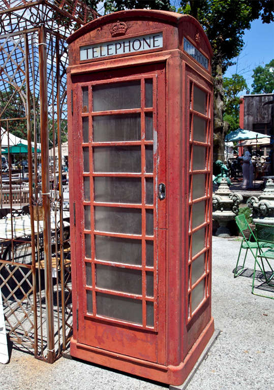 Old English Phone Booth In Good Condition In Stamford, CT