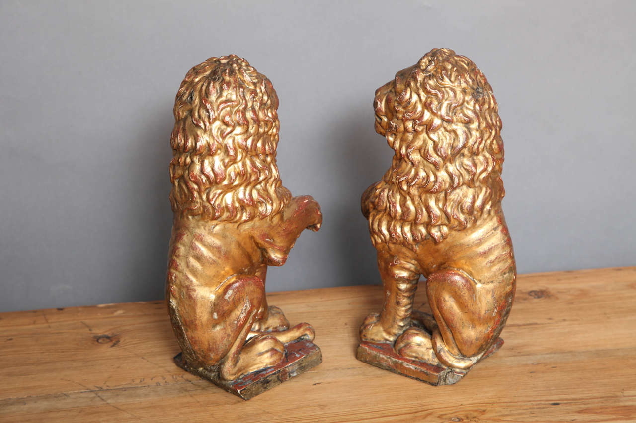 Pair of 19th Century Italian Carved and Gilt Lions In Good Condition In Greenwich, CT