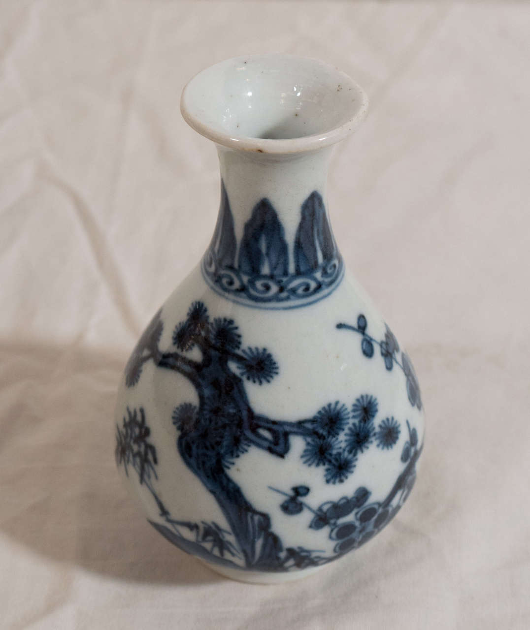 Qing Small Chinese Blue and White Antique Porcelain Vase