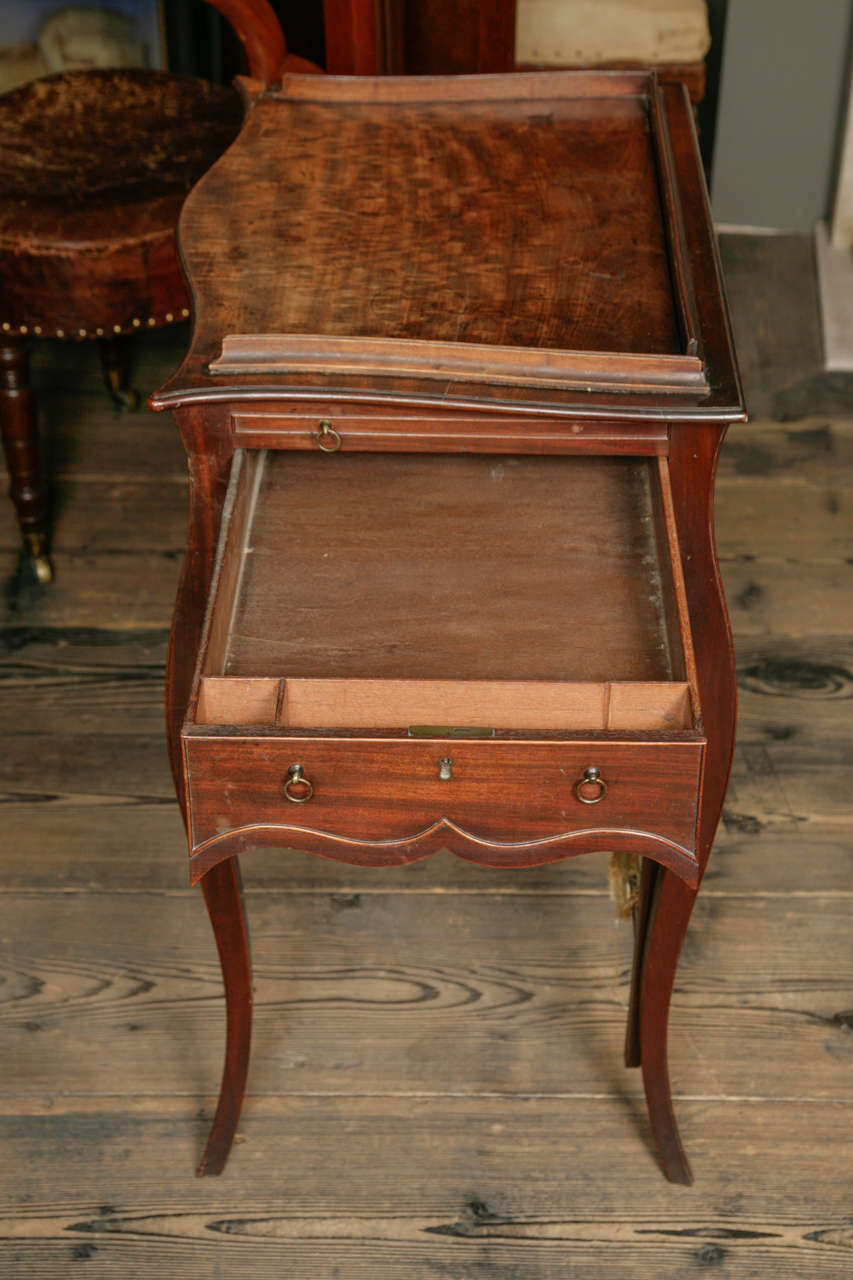 A George Iii Figured Mahogany Lady’s Writing Table In Good Condition In London, GB