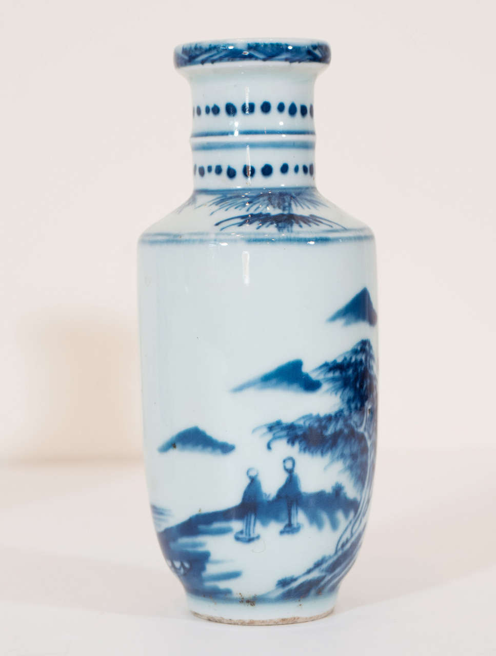 Petite Chinese Porcelain Vases In Excellent Condition In New York, NY