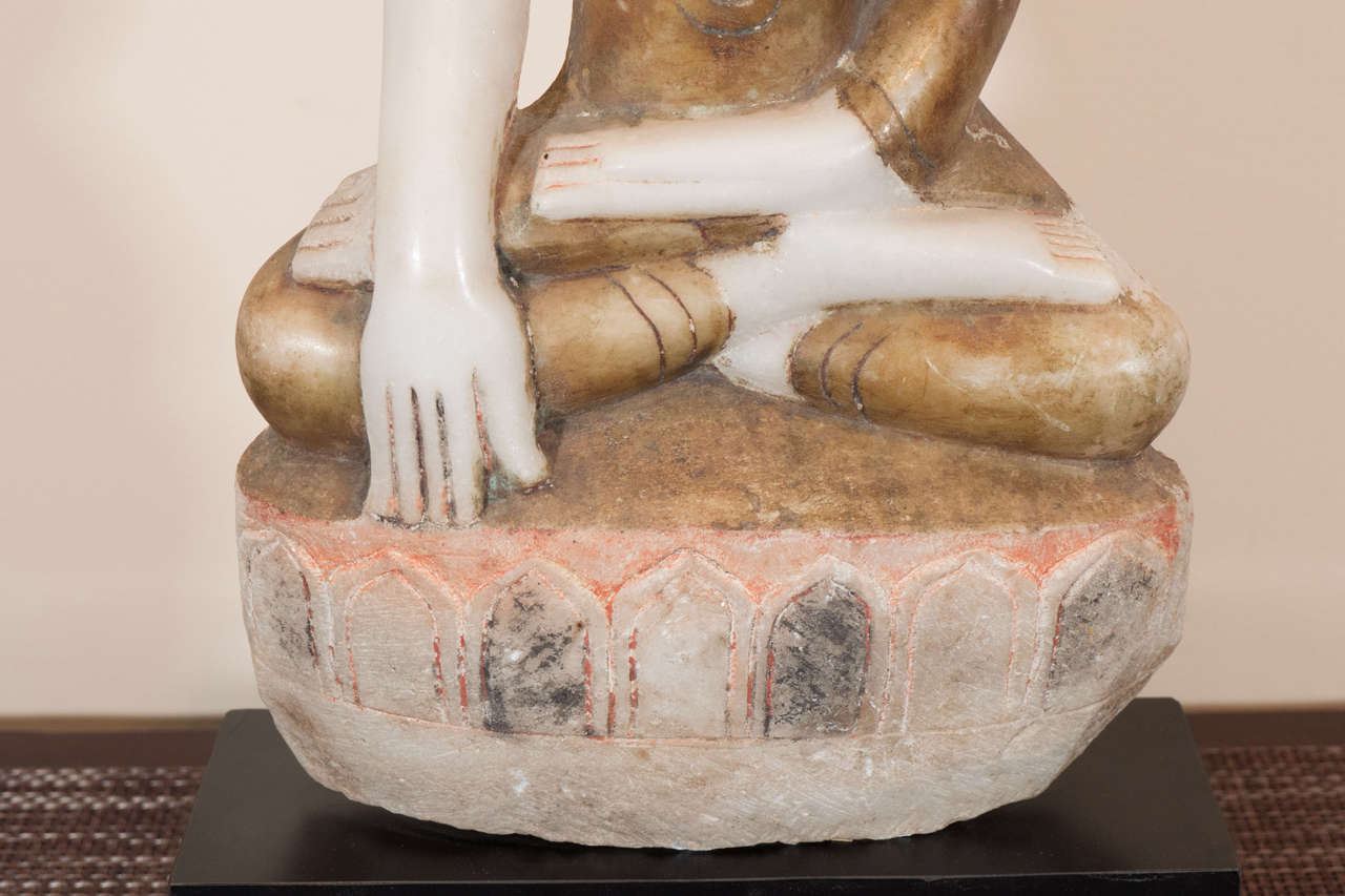 18th Century Alabaster Buddha In Good Condition In New York, NY