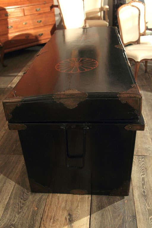 Japanese Painted Trunk For Sale 2
