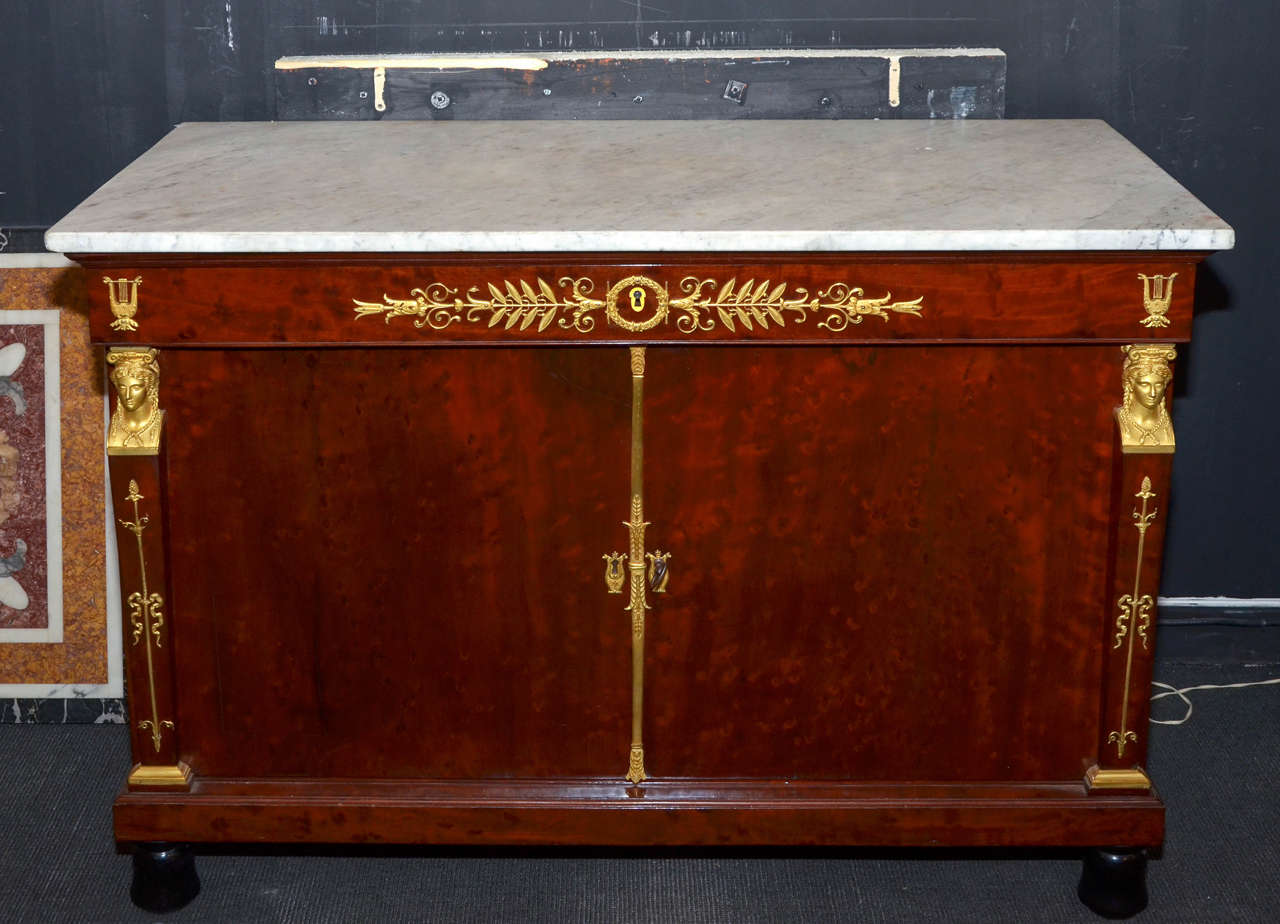 Buffet Empire du début du 19e siècle