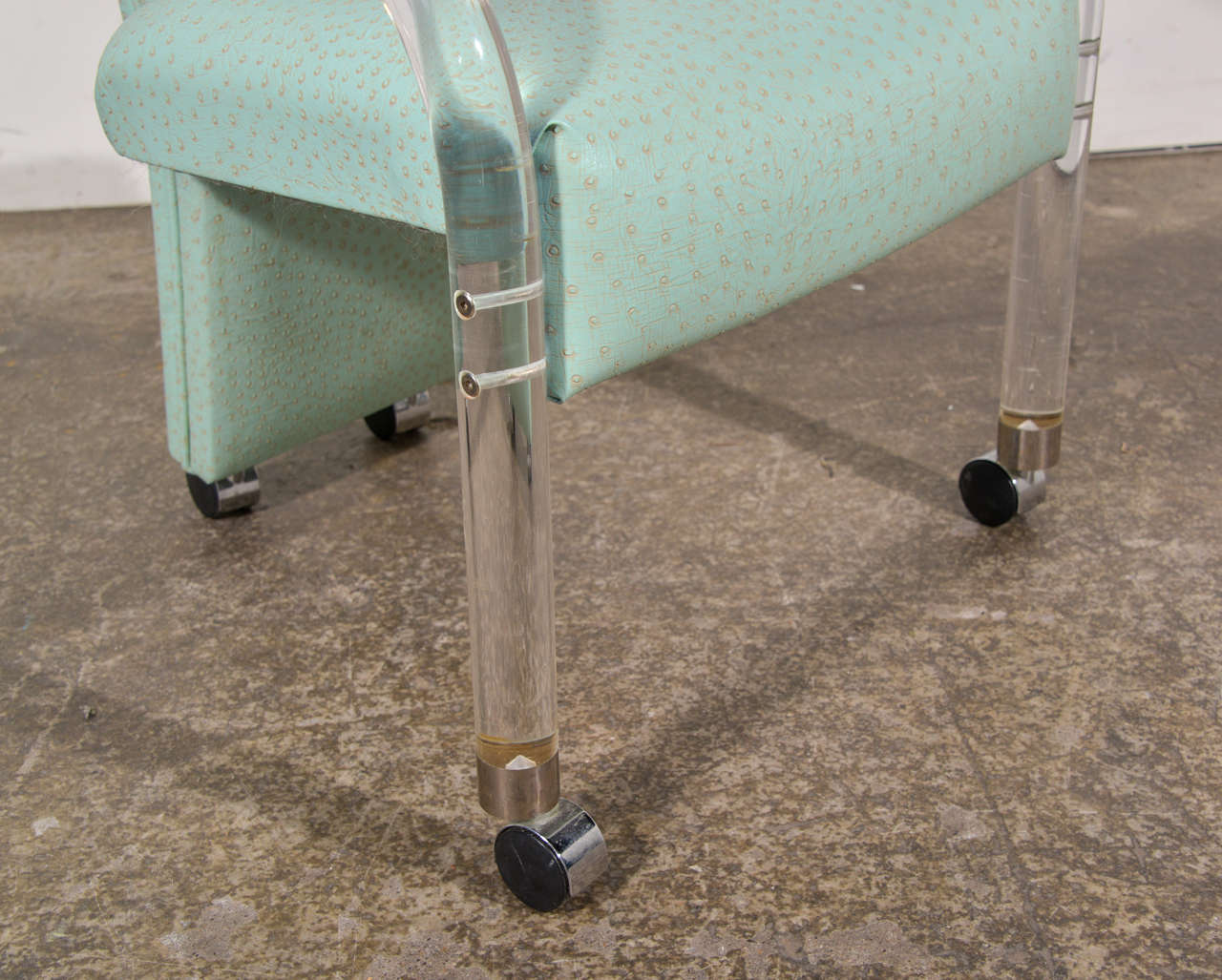 Set of Four Lucite Chairs 5