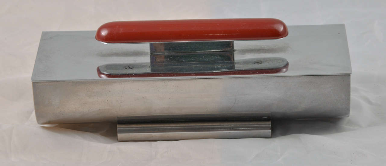 Vintage chrome plate, phenolic handle, signed cigarette or vanity box.
Excellent condition, with normal chrome wear from use.
Tubular sled feet complementary with numerous Gilbert Rohde designs.

wHw, Made in Austria impressed mark