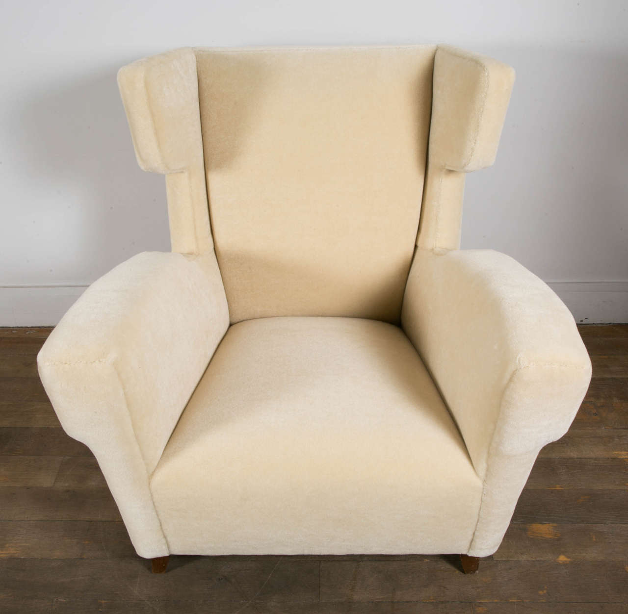 Mid-Century Modern Beautiful Pair of Wingback Lounge Chairs