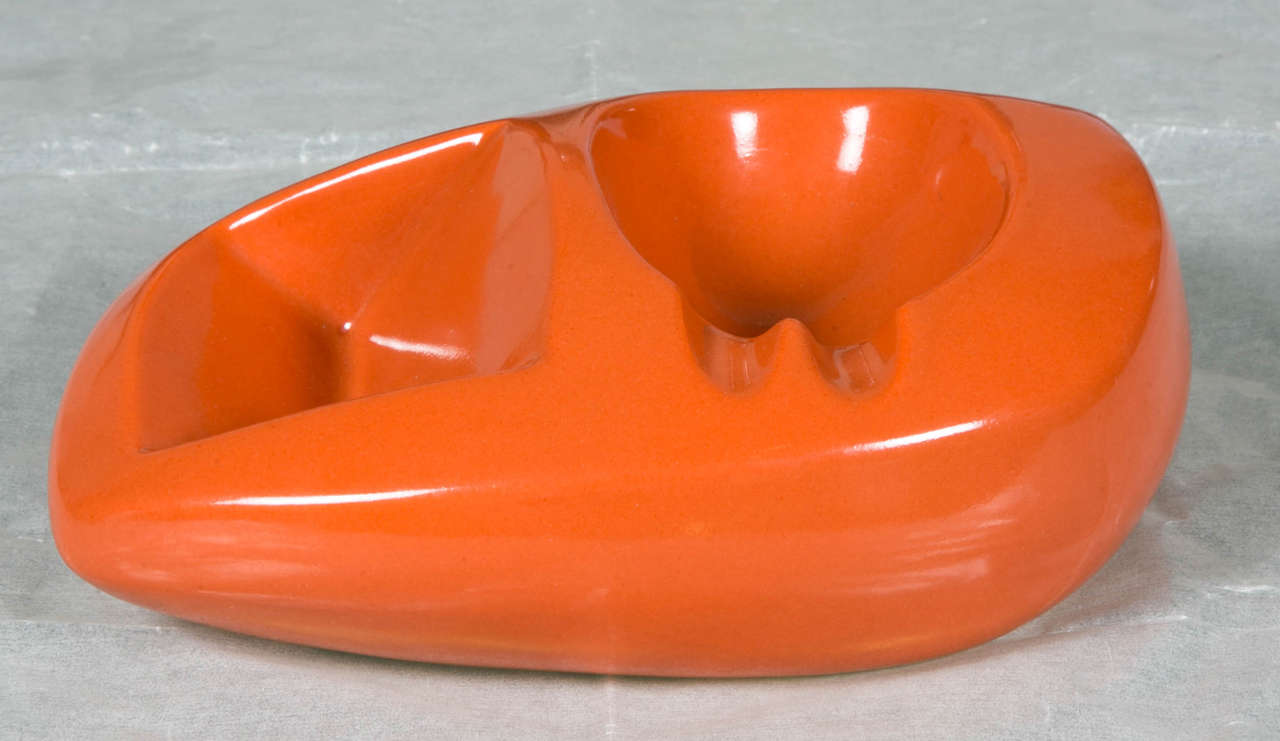 Georges Jouve (1910 - 1964)

Ashtray

circa 1950

Glazed ceramic coral color
Signed 