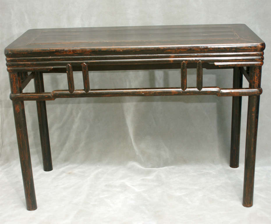 Mid-19th century Qing dynasty side table with round legs and decorative apron.
