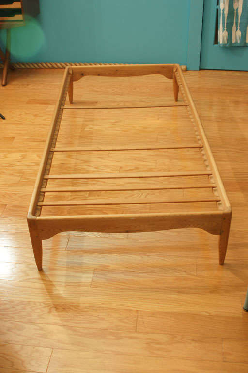 Mid-20th Century Peder Moos Fir Daybed with Original Slats, Danish 1946.  From Peder Moos family. For Sale