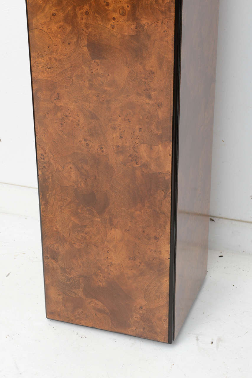 Modern Drexel Heritage Pedestal in Burlwood with Black Edging