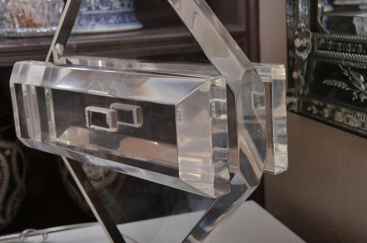 Fabulous Vintage Lucite Table Lamp, by Michael Oguns In Excellent Condition For Sale In Water Mill, NY