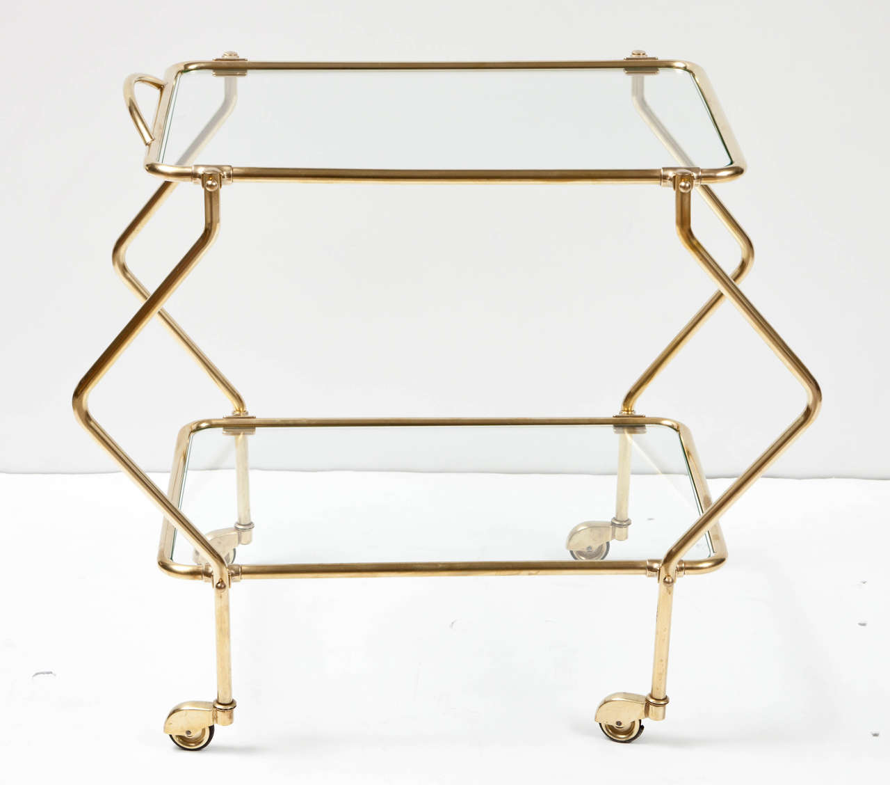 Tubular brass cart with a great geometric line. Italian, 1950s, newly professionally polished. Tray area 23.75