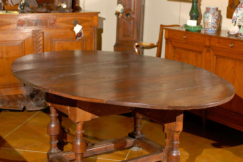 18th Century Oval English Oak Drop-Leaf & Gate Leg Dining Table 1