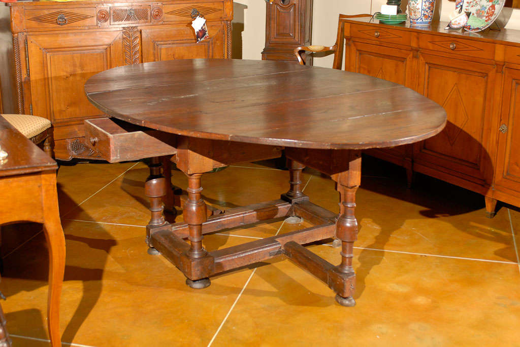 18th Century Oval English Oak Drop-Leaf & Gate Leg Dining Table 2