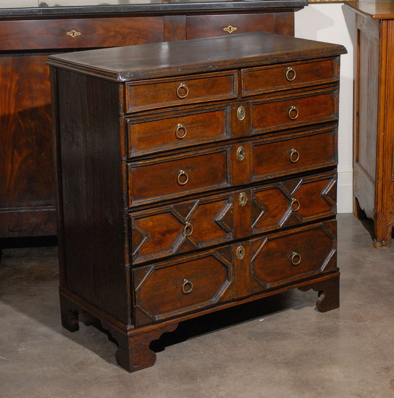 English Oak Early 19th Century Six-Drawer Chest with Geometric Front In Good Condition For Sale In Atlanta, GA