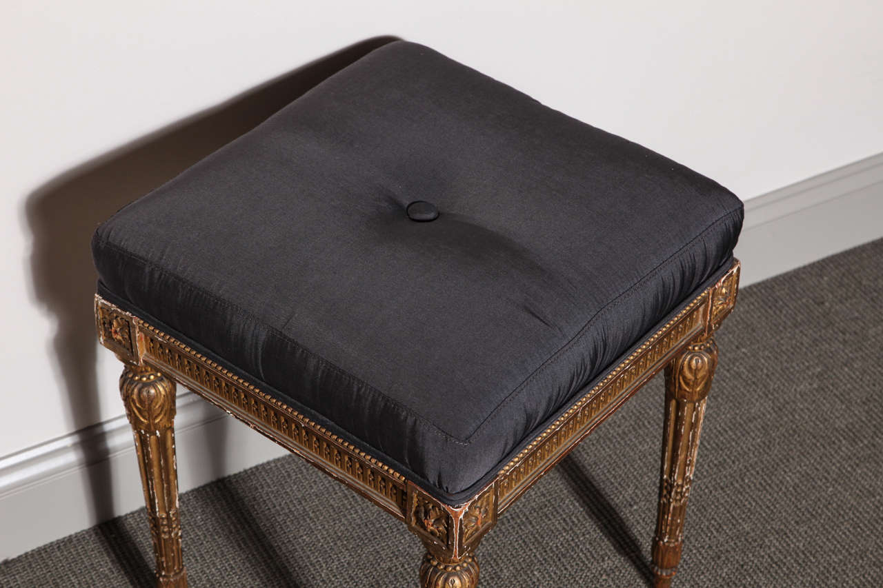Louis XVI Style Stool Upholstered in Silk, France, 1890s In Good Condition In New York, NY
