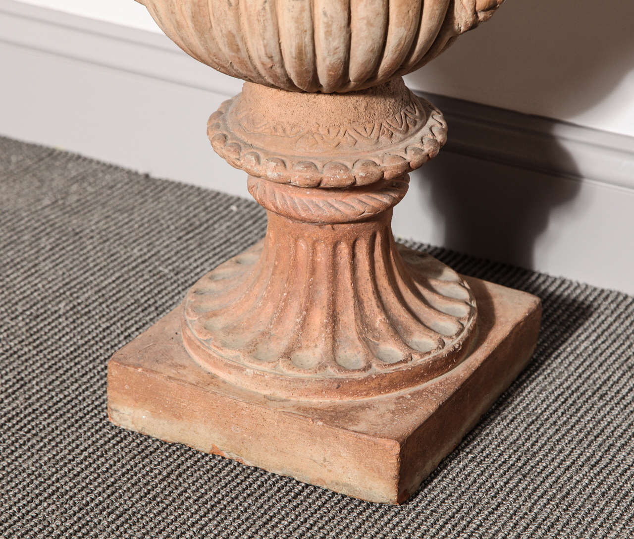 Pair of Terracotta Urns In Good Condition For Sale In New York, NY