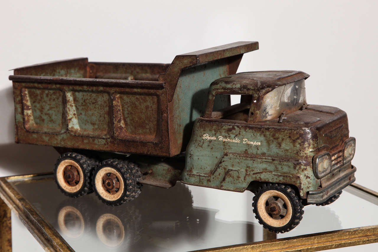 Dump Toy Truck In Good Condition For Sale In New York, NY