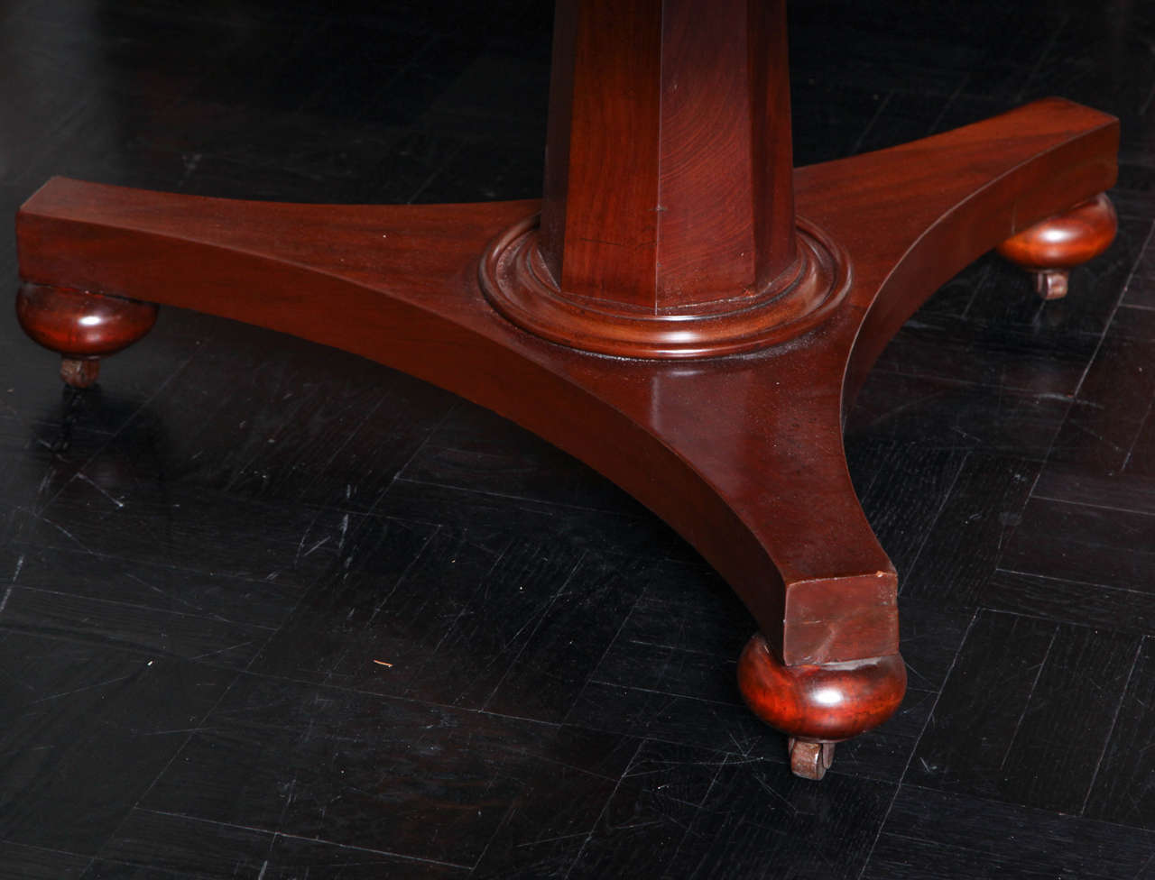 French Early 19th Century Mahogany Pedestal Table For Sale