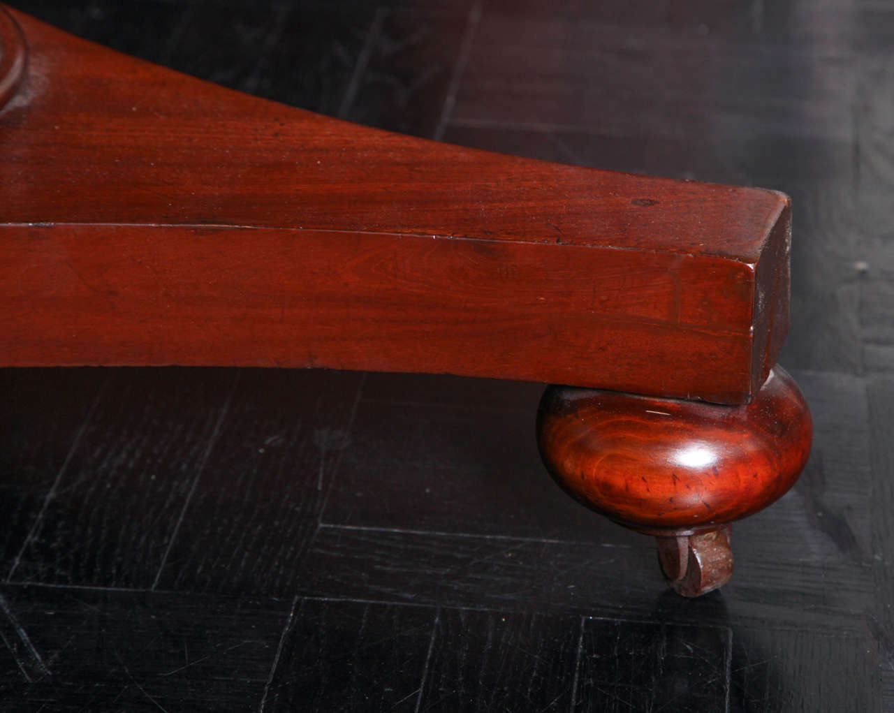 Early 19th Century Mahogany Pedestal Table For Sale 1