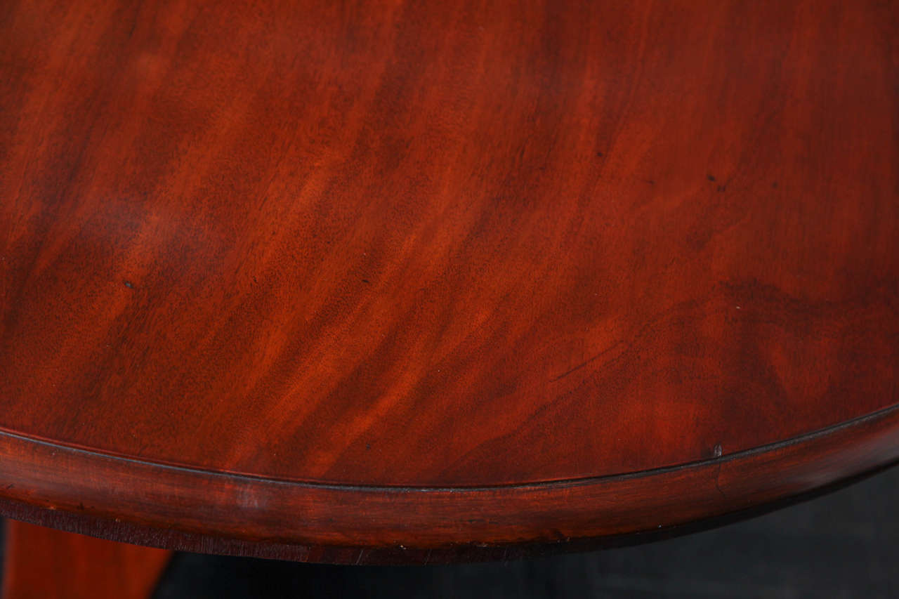 Early 19th Century Mahogany Pedestal Table For Sale 3