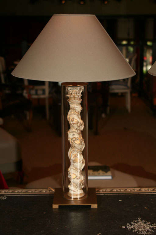 Pair of Mid-18th Century Giltwood Column Glass Encased Lamps In Good Condition In Palm Beach, FL