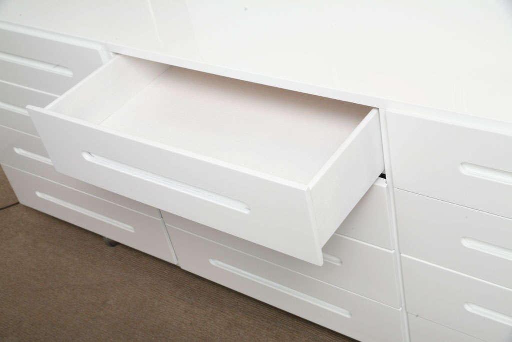 Mid-20th Century Beautiful White Laquered Dresser