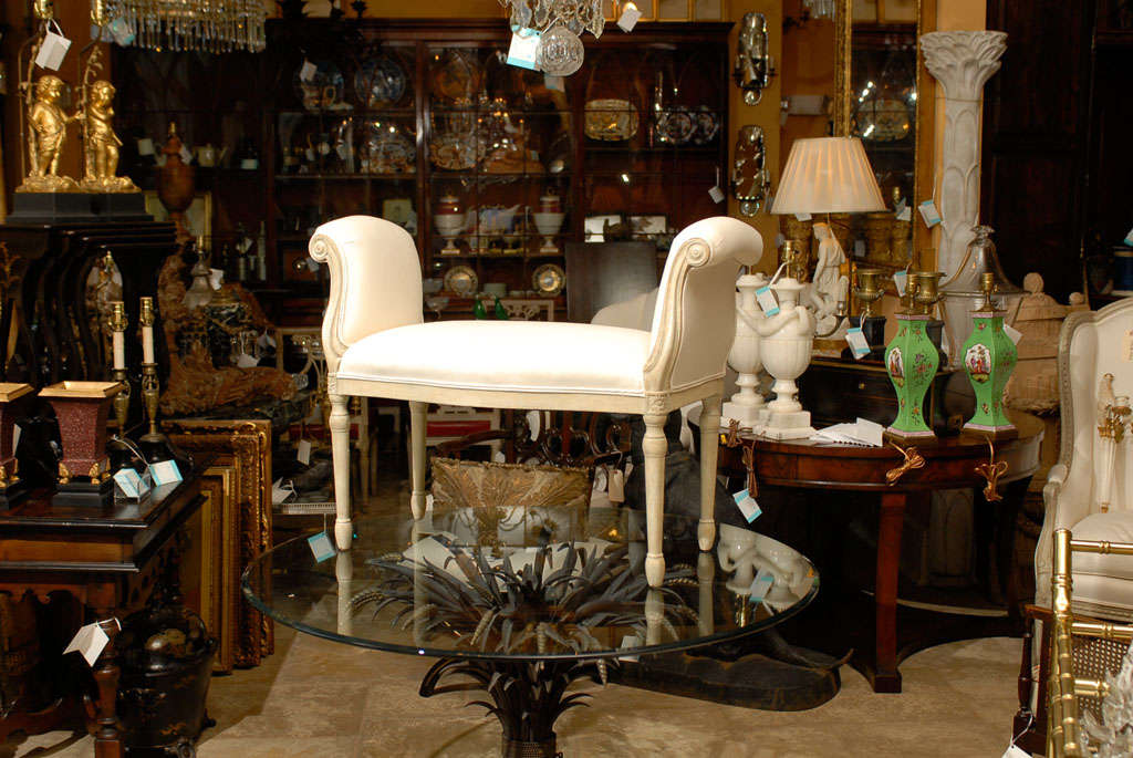 19thC ENGLISH GEORGE III STYLE WINDOW BENCH<br />
AN ATLANTA RESOURCE FOR FINE ANTIQUES<br />
WE HAVE A VERY LARGE INVENTORY ON OUR WEBSITE<br />
TO VISIT GO TO: WWW.PARCMONCEAU.COM