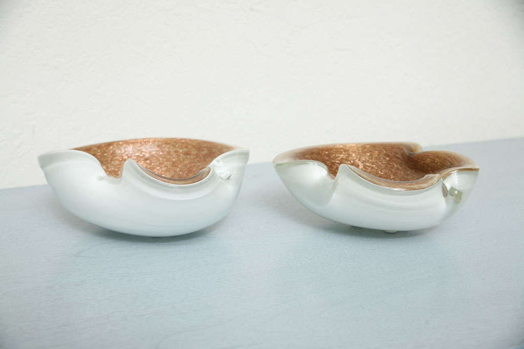 Pair of Murano Glass Dishes In Excellent Condition In North Miami, FL