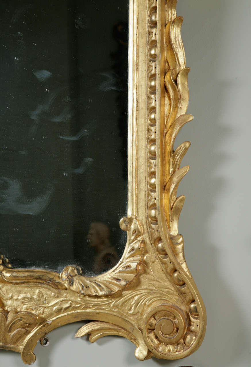 An Unusual 18th Century carved Giltwood Wall Mirror In Excellent Condition For Sale In London, GB