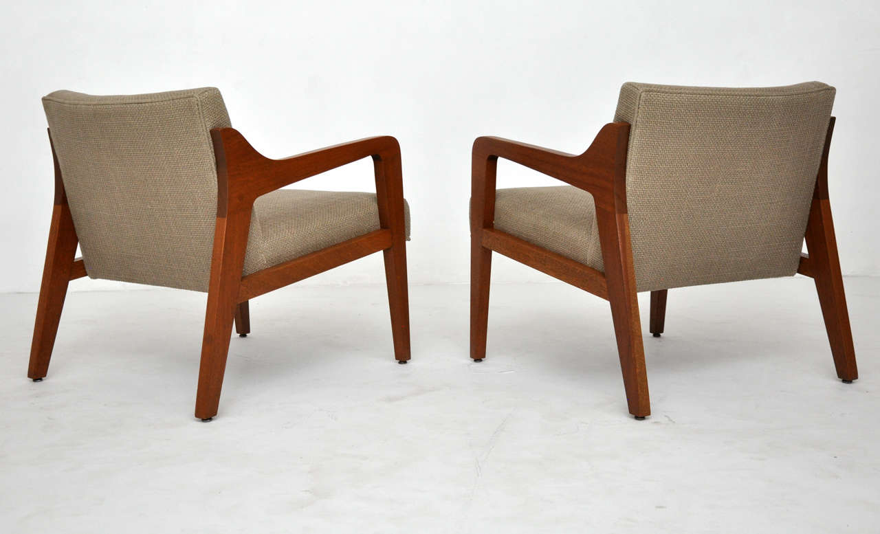 Mid-Century Lounge Chairs In Excellent Condition In Chicago, IL