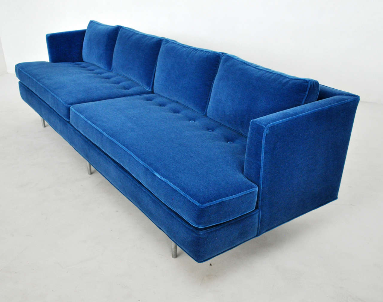 Mid-20th Century 9ft Dunbar sofa - Edward Wormley