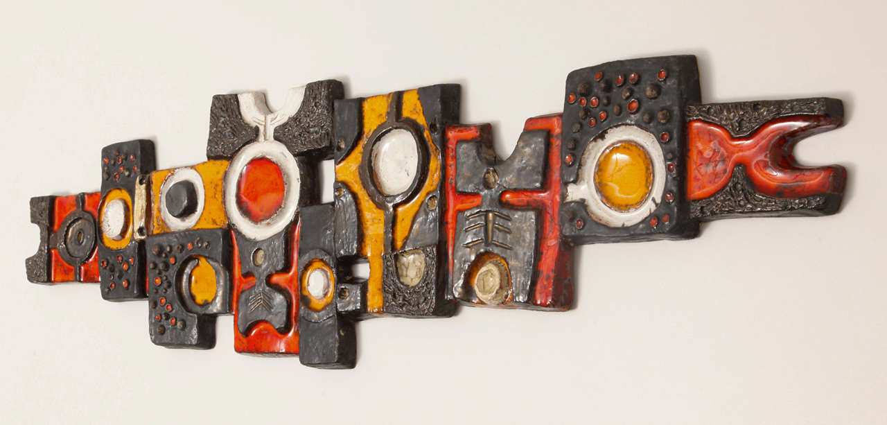 Large wall plate made by Belgium art ceramist Elisabeth Vandeweghe for Perignem (Beernem). Nice combination of colors and structures.
Late 1960s several elements mounted together. Length approximately 100 cm.
One element restored.
Also a small