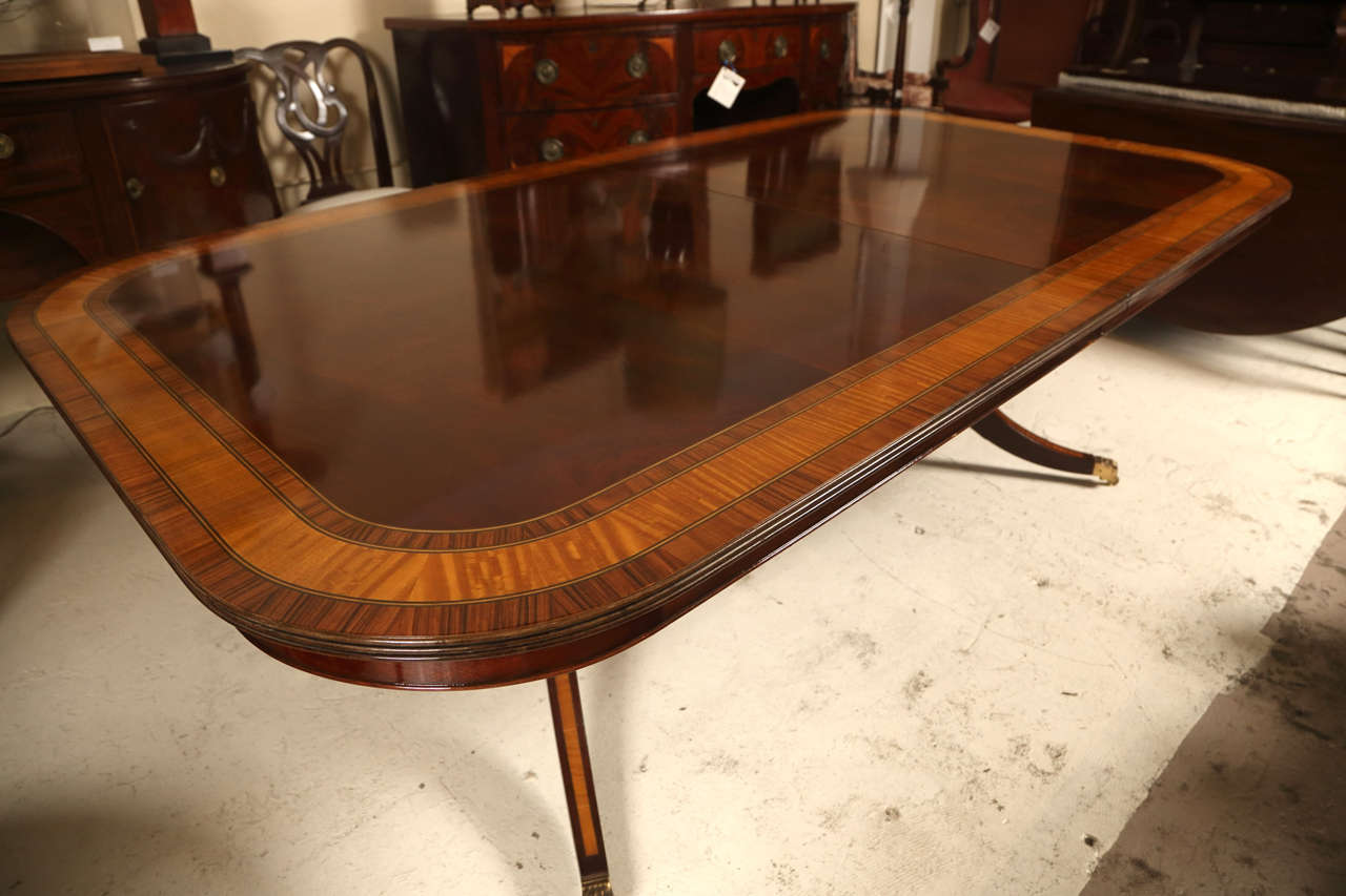 Double Pedestal, Satinwood Banded Dining Table In Good Condition In Stamford, CT