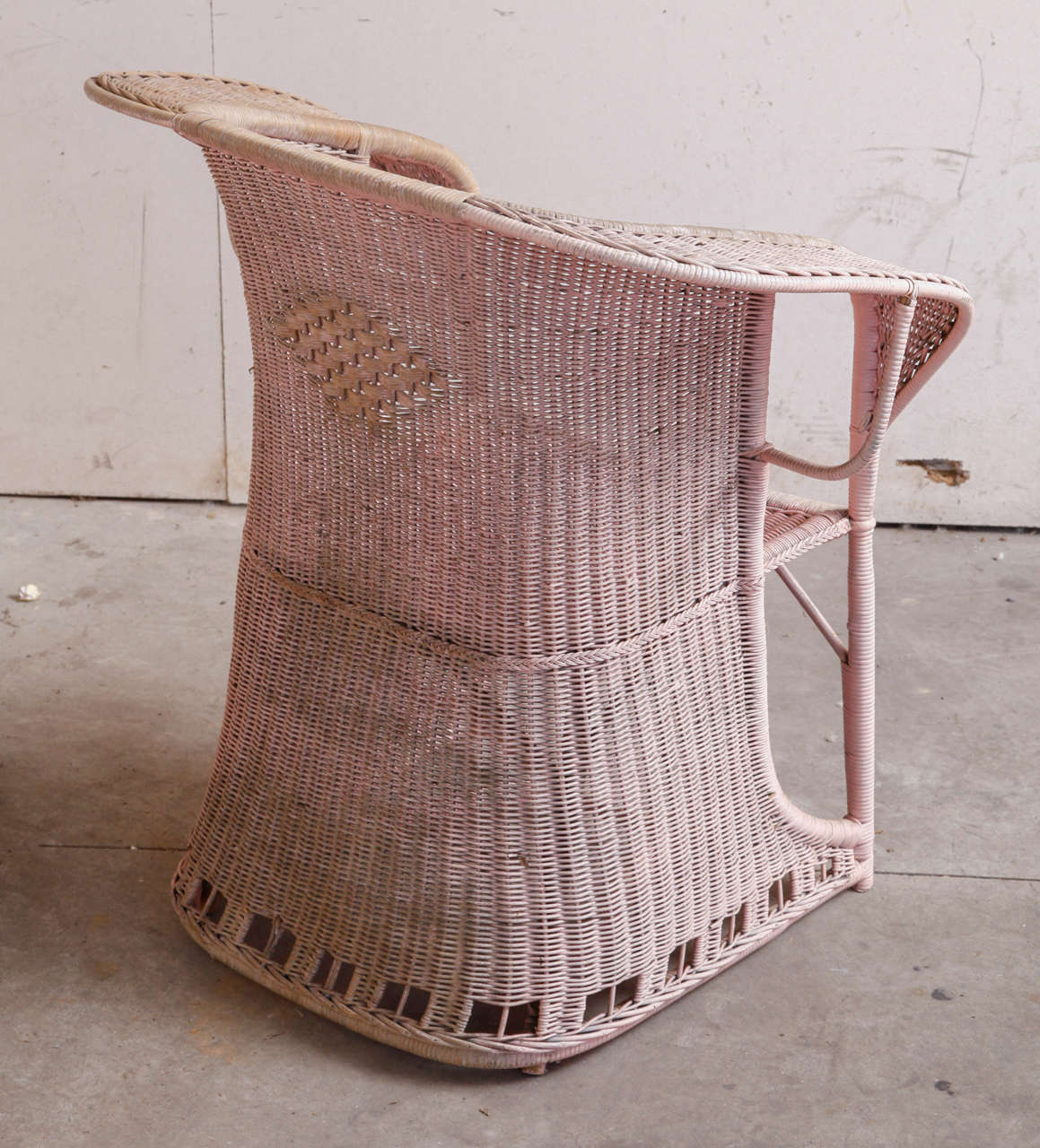 Edwardian Pink Wicker Armchair In Good Condition For Sale In Sint-Kruis, BE