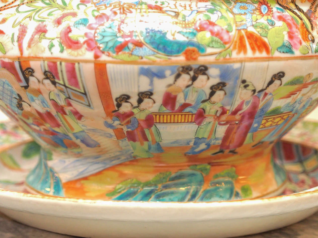 19th Century Chinese Famille Rose Soup Tureen and Underplate In Excellent Condition In Natchez, MS