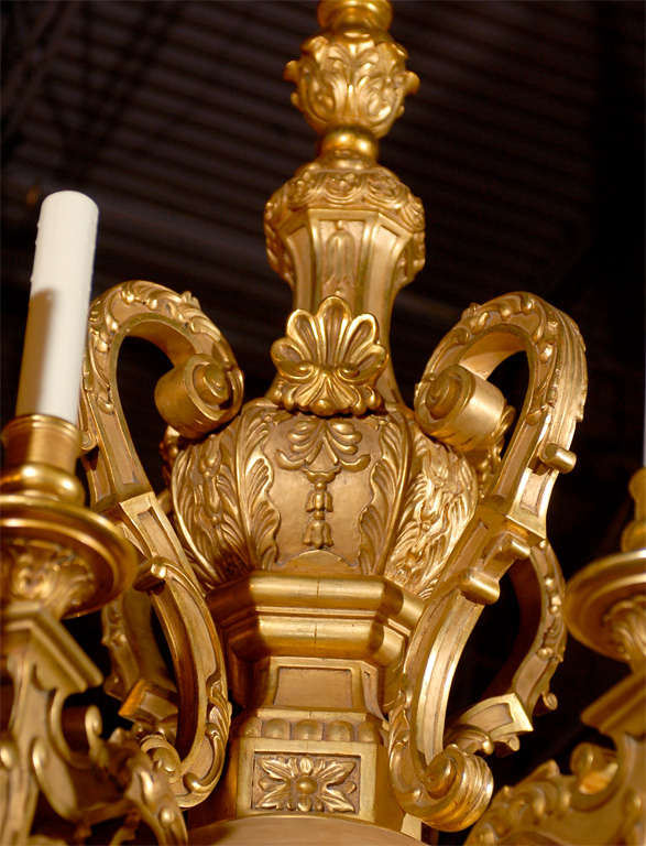 Lustre ancien Lustre en bois doré Excellent état - En vente à Atlanta, GA