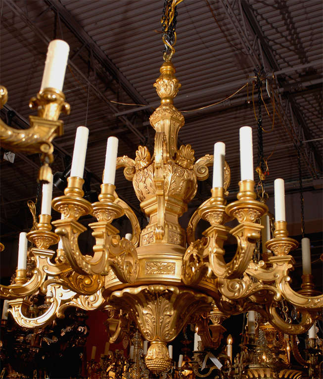20ième siècle Lustre ancien Lustre en bois doré en vente