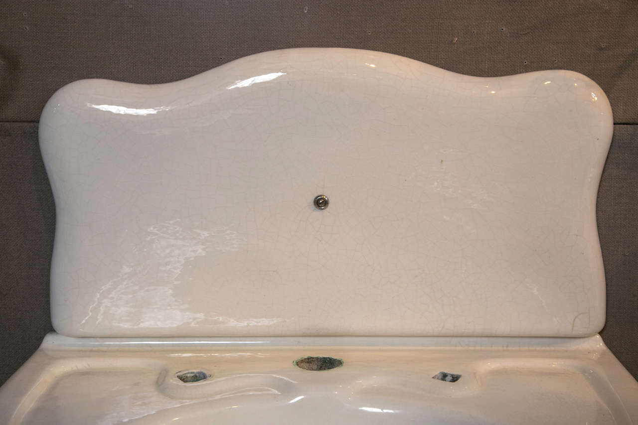 JL Mott Earth ware Bath Sink In Good Condition In Stamford, CT