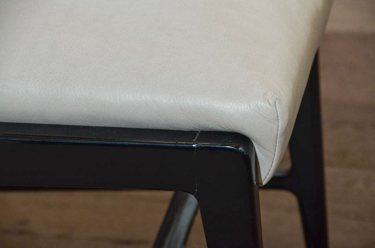 Paire de chaises d'appoint attribuées à Gio Ponti en vente 2