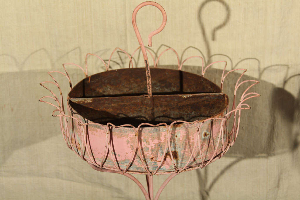 Pink French Wire Stand In Distressed Condition In Seattle, WA